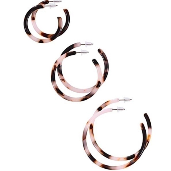 SALE💚 any 3 for $18 💚
 Tortoise Hoop Acrylic Resin Earrings - Picture 2 of 6